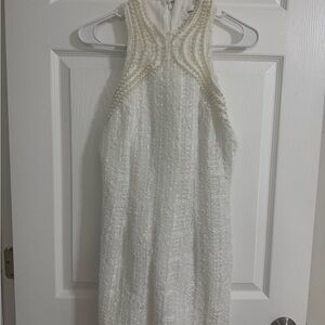 Elegant White Sleeveless Dress
